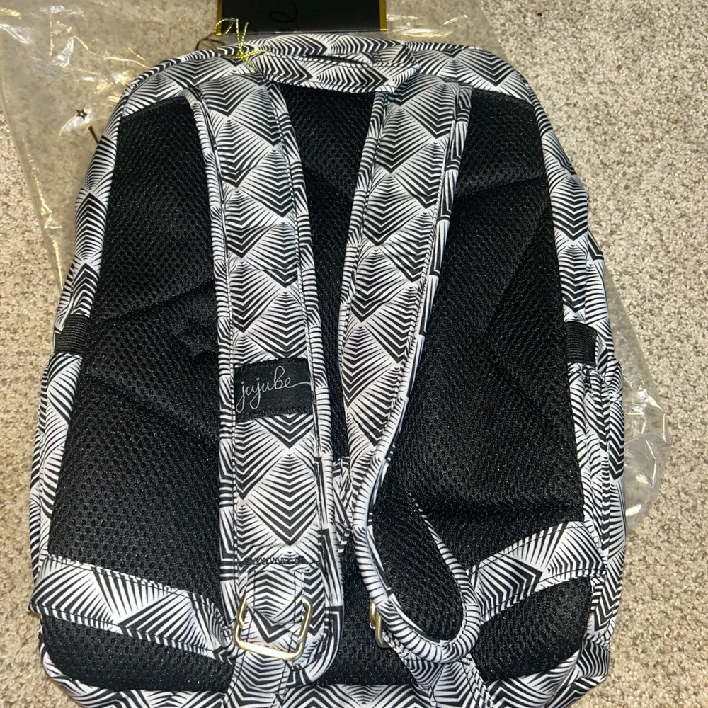 Ju-Ju-Be Legacy Black and White Chevron Bag in Cleopatra NWT